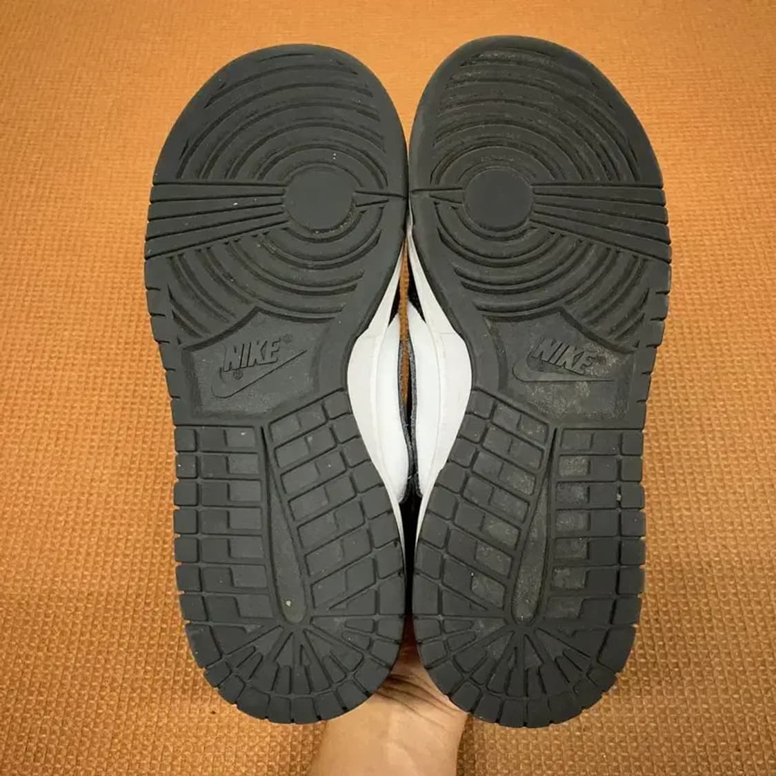 나이키 덩크 범고래 로우 레트로 블랙 스니커즈 250 G08544 상품이미지4