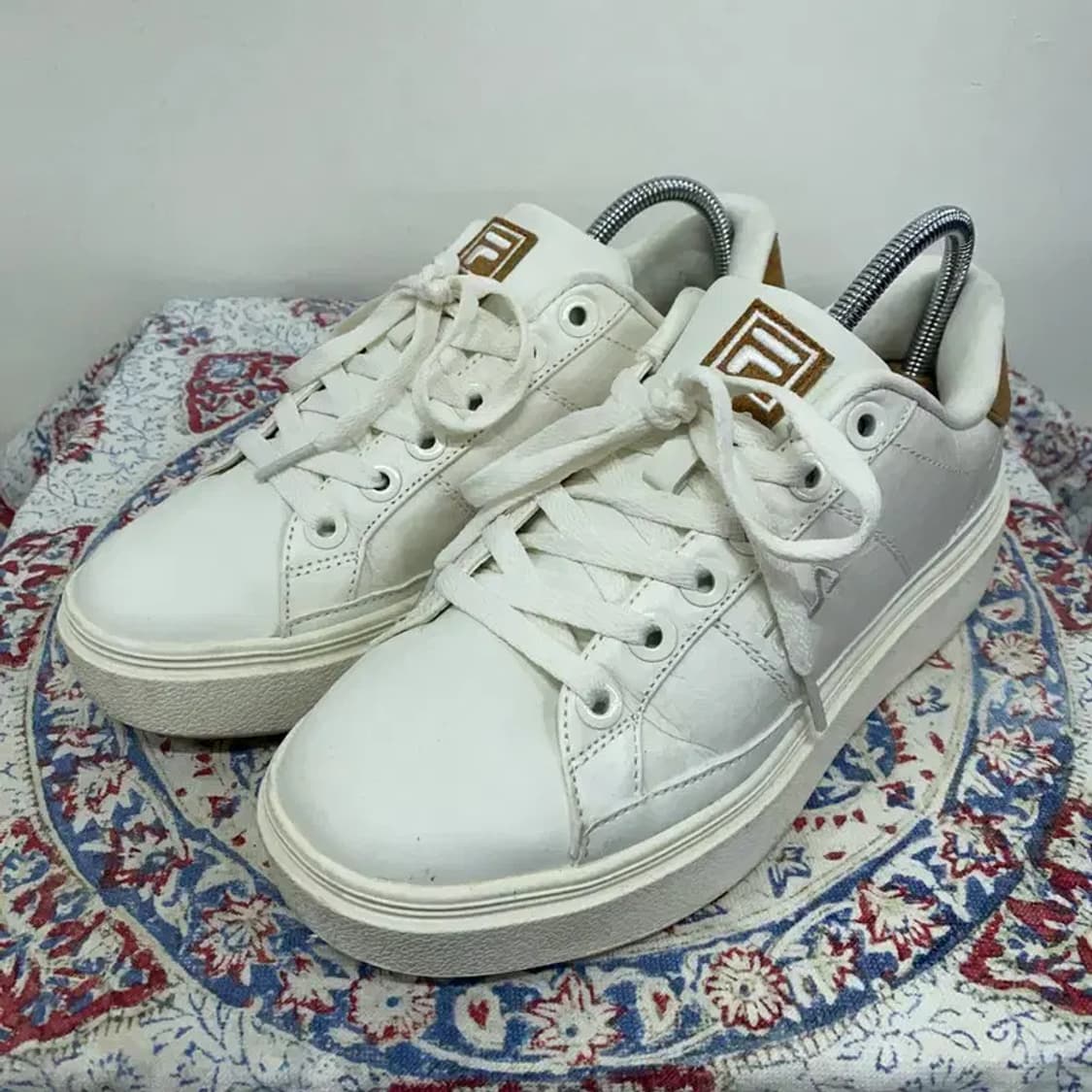 필라 휠라 코트 플럼피 어스터치 스니커즈 운동화 250 E00074 상품이미지1