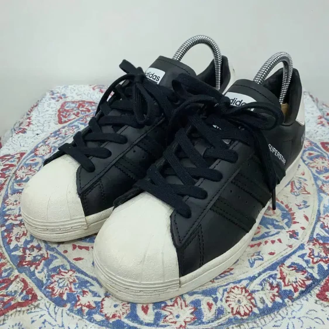아디다스 슈퍼스타 블랙화이트 스니커즈 220 E00083 상품이미지1