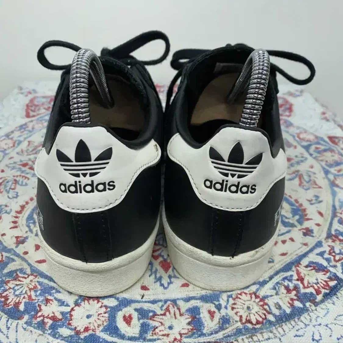 아디다스 슈퍼스타 블랙화이트 스니커즈 220 E00083 상품이미지2