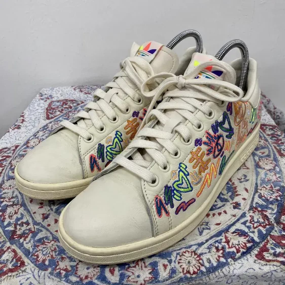 아디다스 스탠스미스 프라이드 스니커즈 255 E00139 상품이미지1