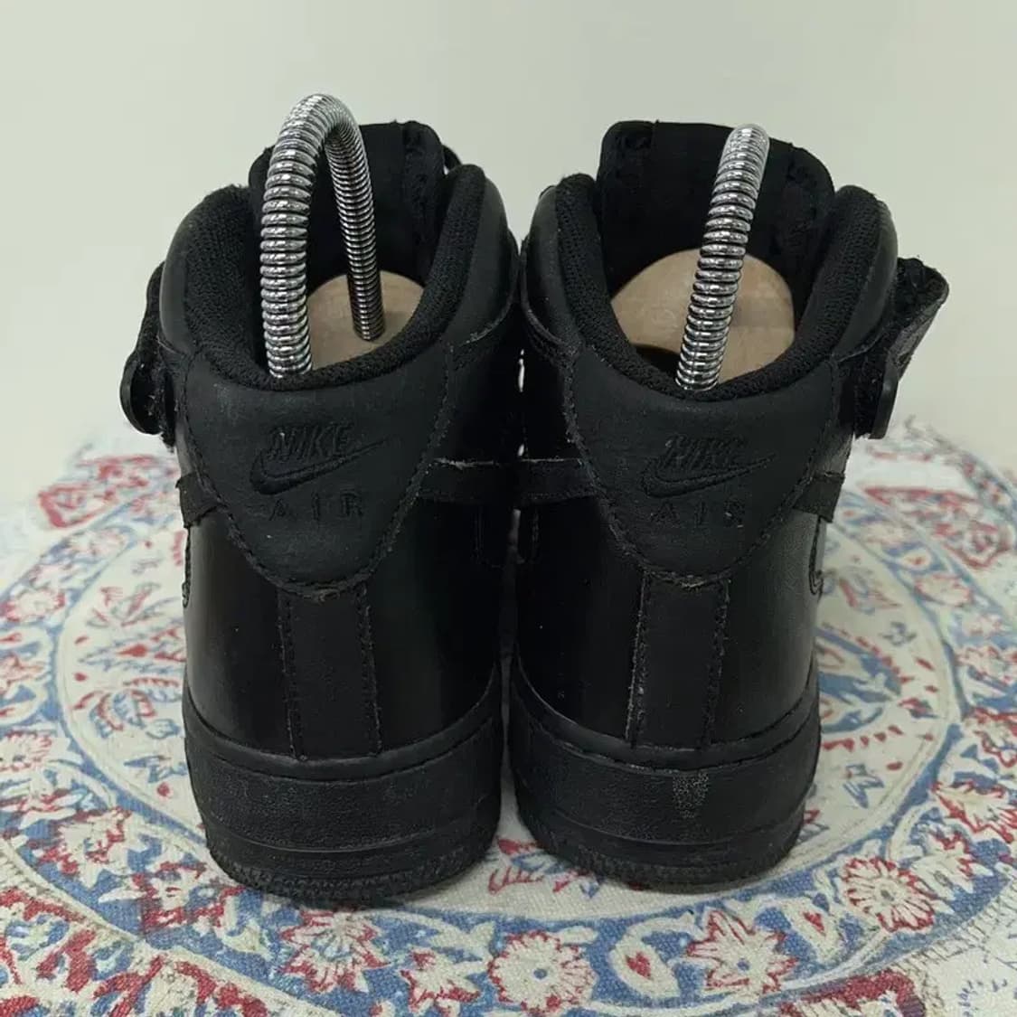 나이키 에어포스 1 미드 올블랙 스니커즈 운동화 240 E00235 상품이미지2
