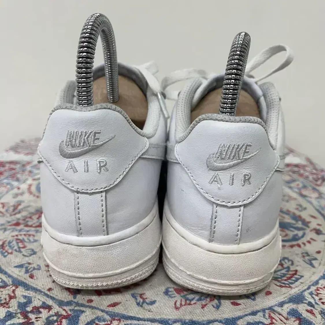 나이키 에어포스 1 로우 화이트 올백 스니커즈 240 E00321 상품이미지2