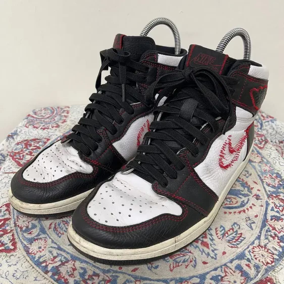 나이키 조던1 레트로 하이 디파이언트 스니커즈 270 E00323 상품이미지1