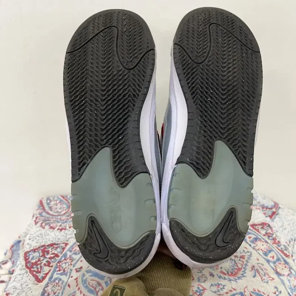 나이키 SB 에어맥스 이셔드 웨어 실버 불렛 스니커즈 280 E00669 상품이미지4