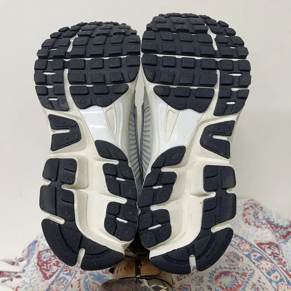 나이키 줌 보메로 5 스니커즈 운동화 260 E00734 상품이미지4