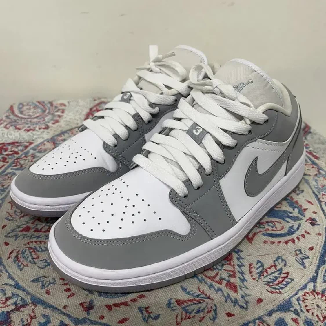 나이키 에어 조던 1 로우 울프 그레이 스니커즈 235 E00764 상품이미지1