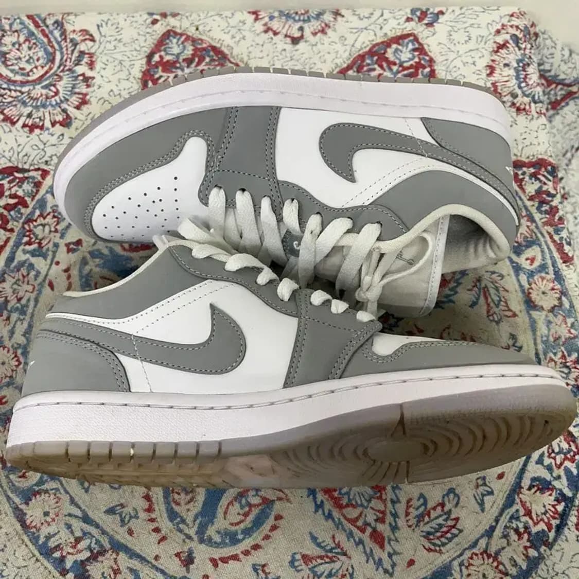 나이키 에어 조던 1 로우 울프 그레이 스니커즈 235 E00764 상품이미지3