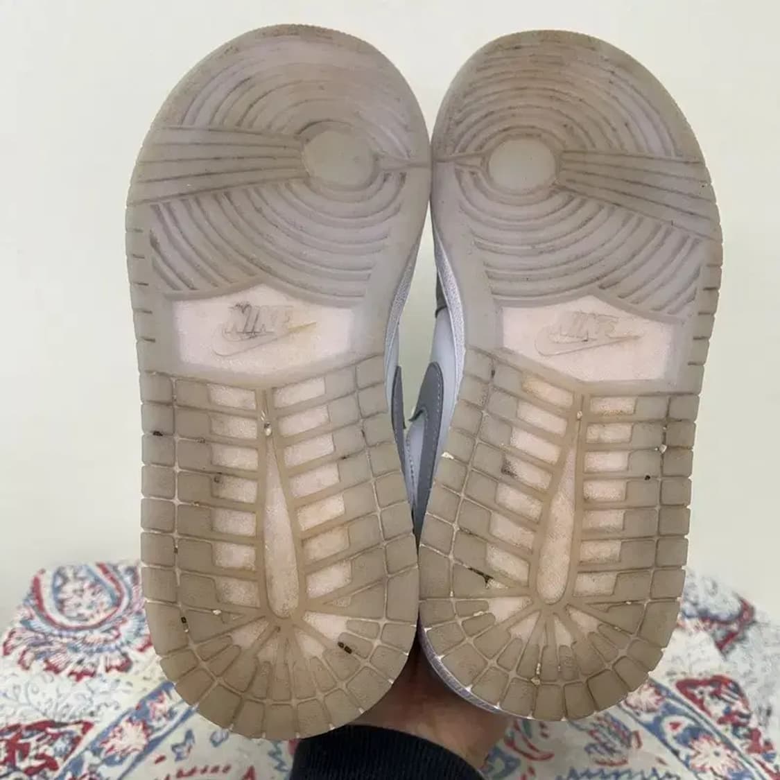 나이키 에어 조던 1 로우 울프 그레이 스니커즈 235 E00764 상품이미지4