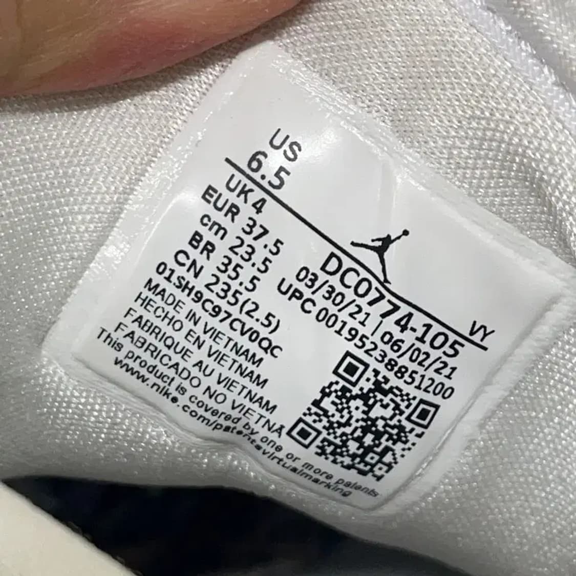 나이키 에어 조던 1 로우 울프 그레이 스니커즈 235 E00764 상품이미지5