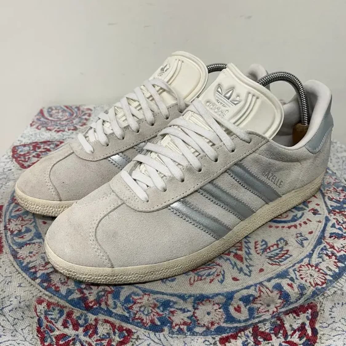 아디다스 가젤 클라우드 화이트 실버 메탈릭 스니커즈 260 E00830 상품이미지1