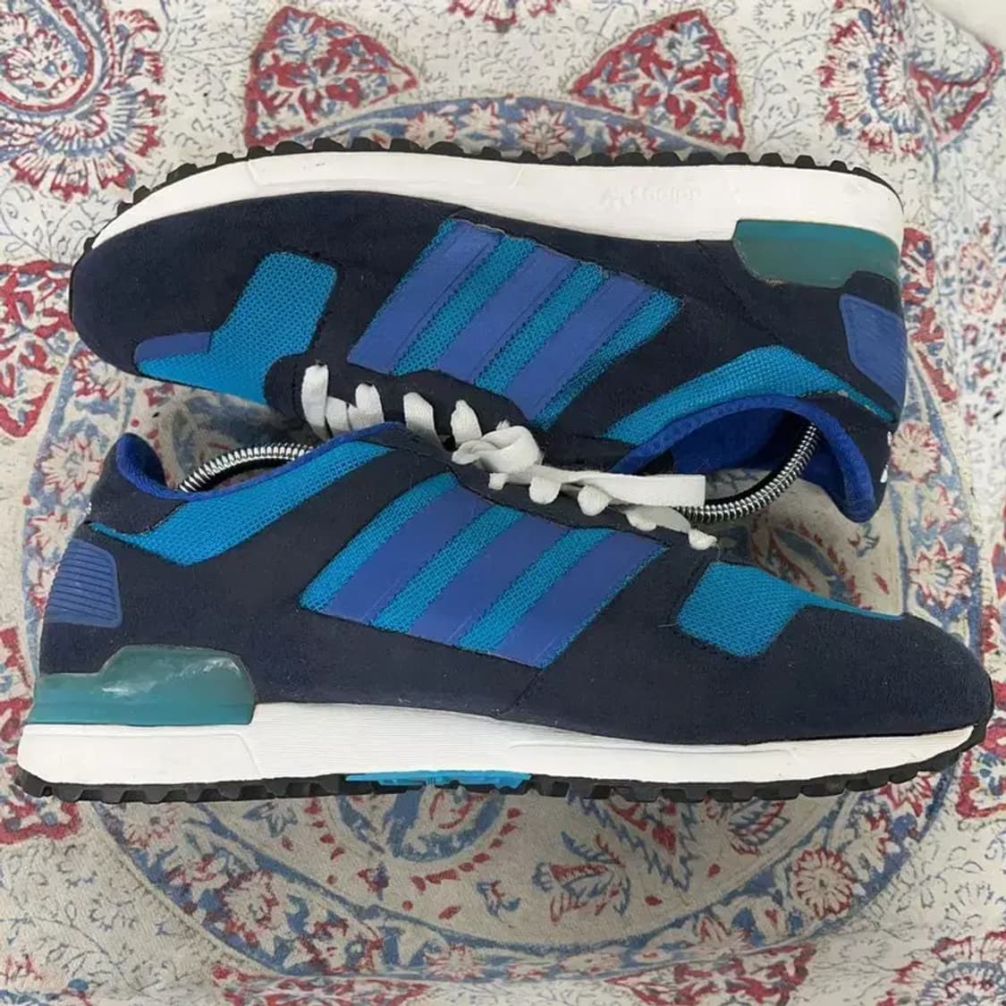 아디다스 오리지널 ZX 700 운동화 스니커즈 260 E00857 상품이미지3