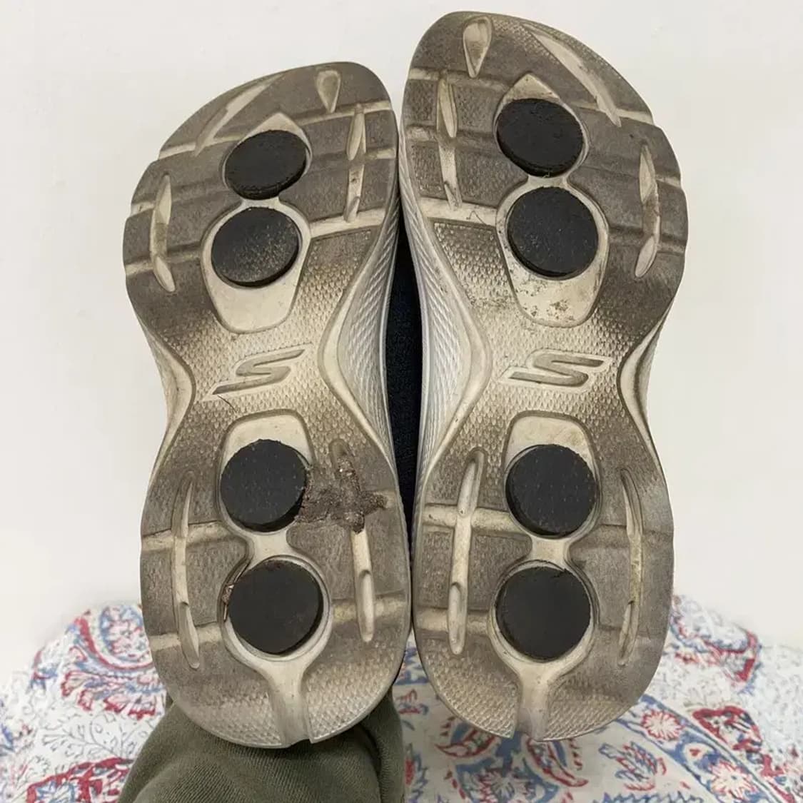 스케쳐스 블랙 메모리폼 슬립온 신발 290 E00859 상품이미지4