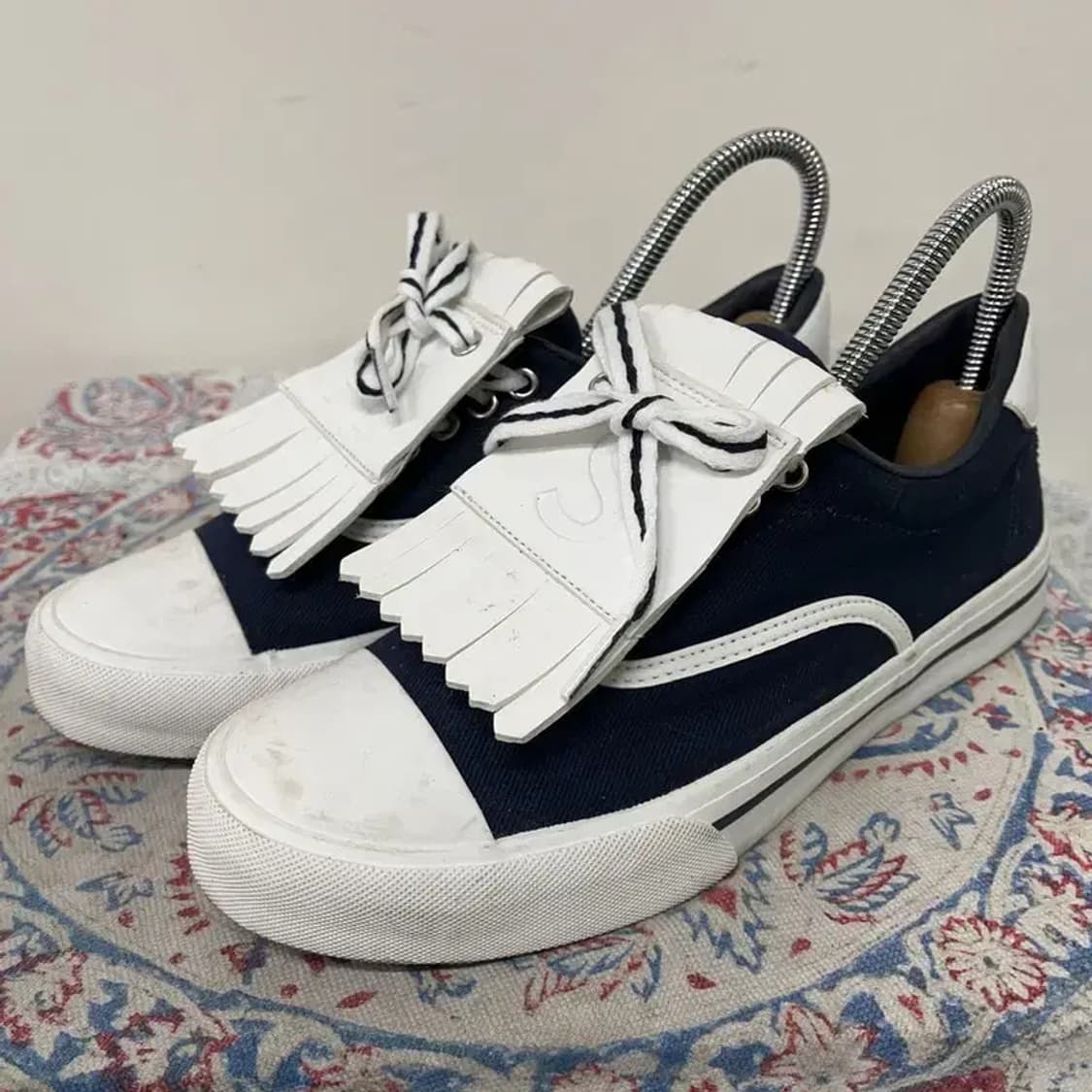 헤지스 태슬 스니커즈 여자 단화  230 E00914 상품이미지1