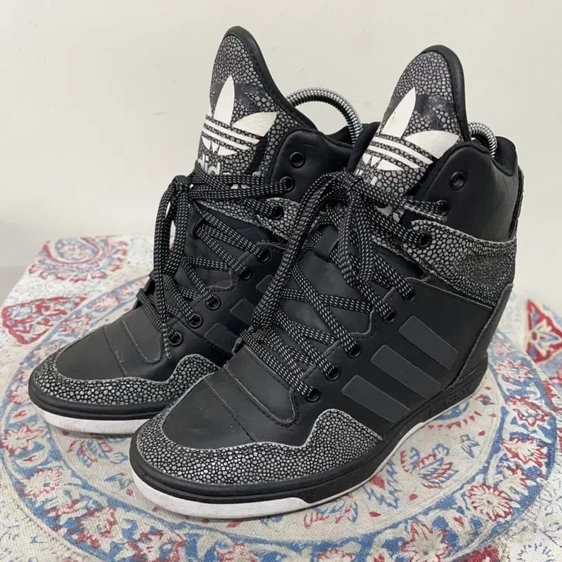 아디다스 애티튜드 업 스니커즈 하이 신발 220 E00969 상품이미지1