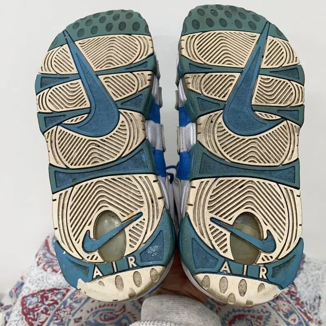 나이키 업템포 유니버시티 블루 스니커즈 275 E00971 상품이미지4