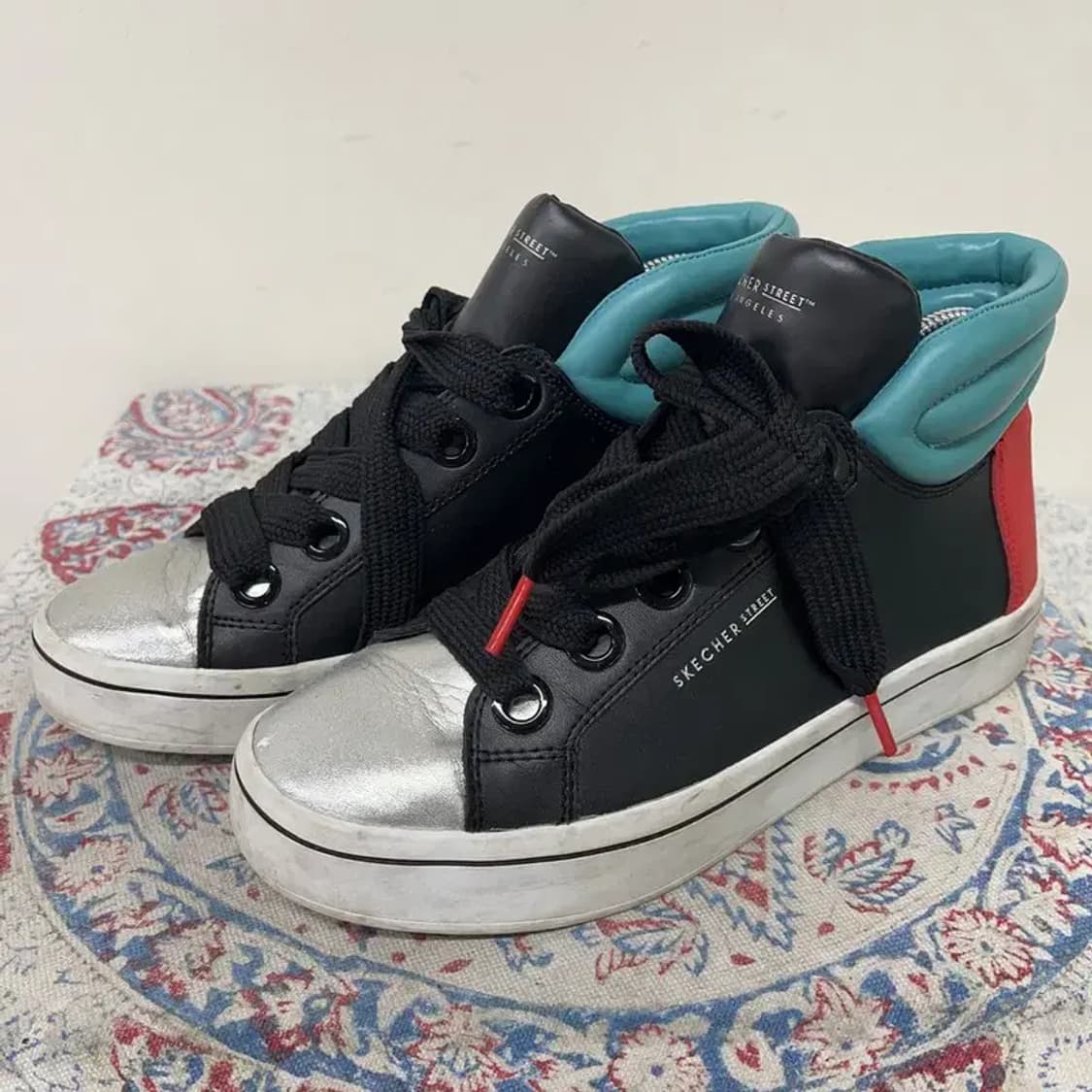 스케쳐스 하이라이츠 하이탑 스니커즈 240 E00975 상품이미지1