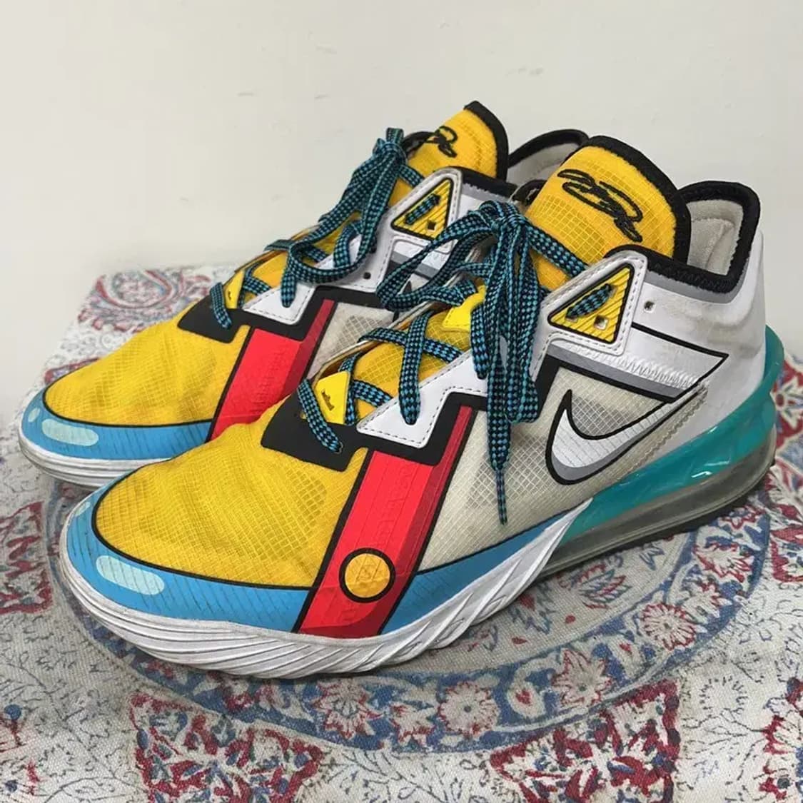 나이키 르브론 18 로우 카툰 아트 농구화 운동화 290 E00982 상품이미지1