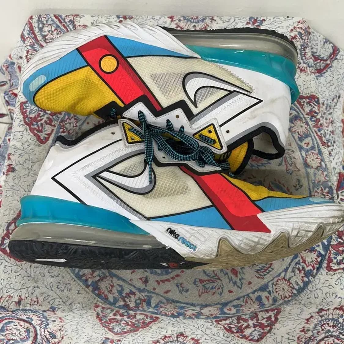 나이키 르브론 18 로우 카툰 아트 농구화 운동화 290 E00982 상품이미지3