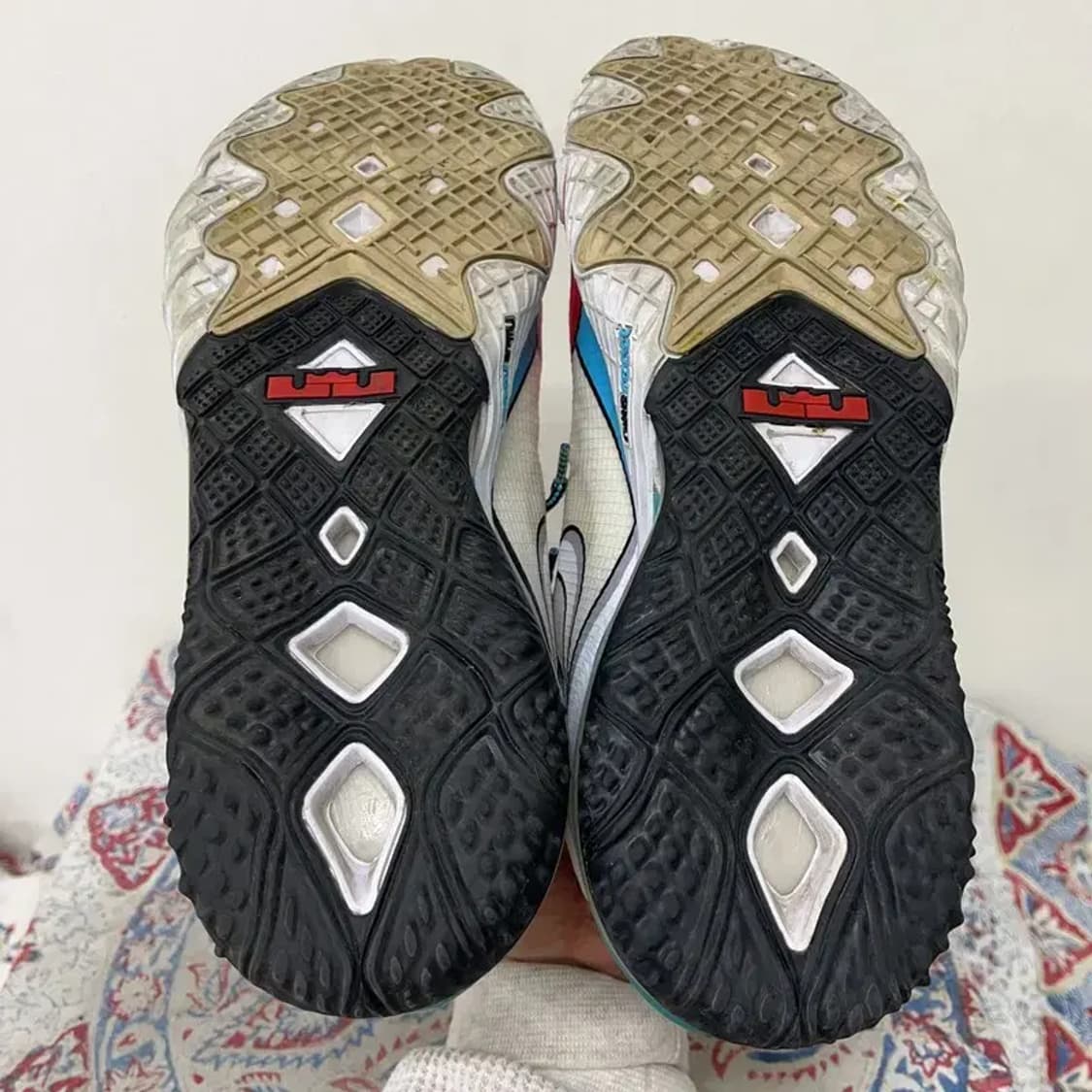 나이키 르브론 18 로우 카툰 아트 농구화 운동화 290 E00982 상품이미지4