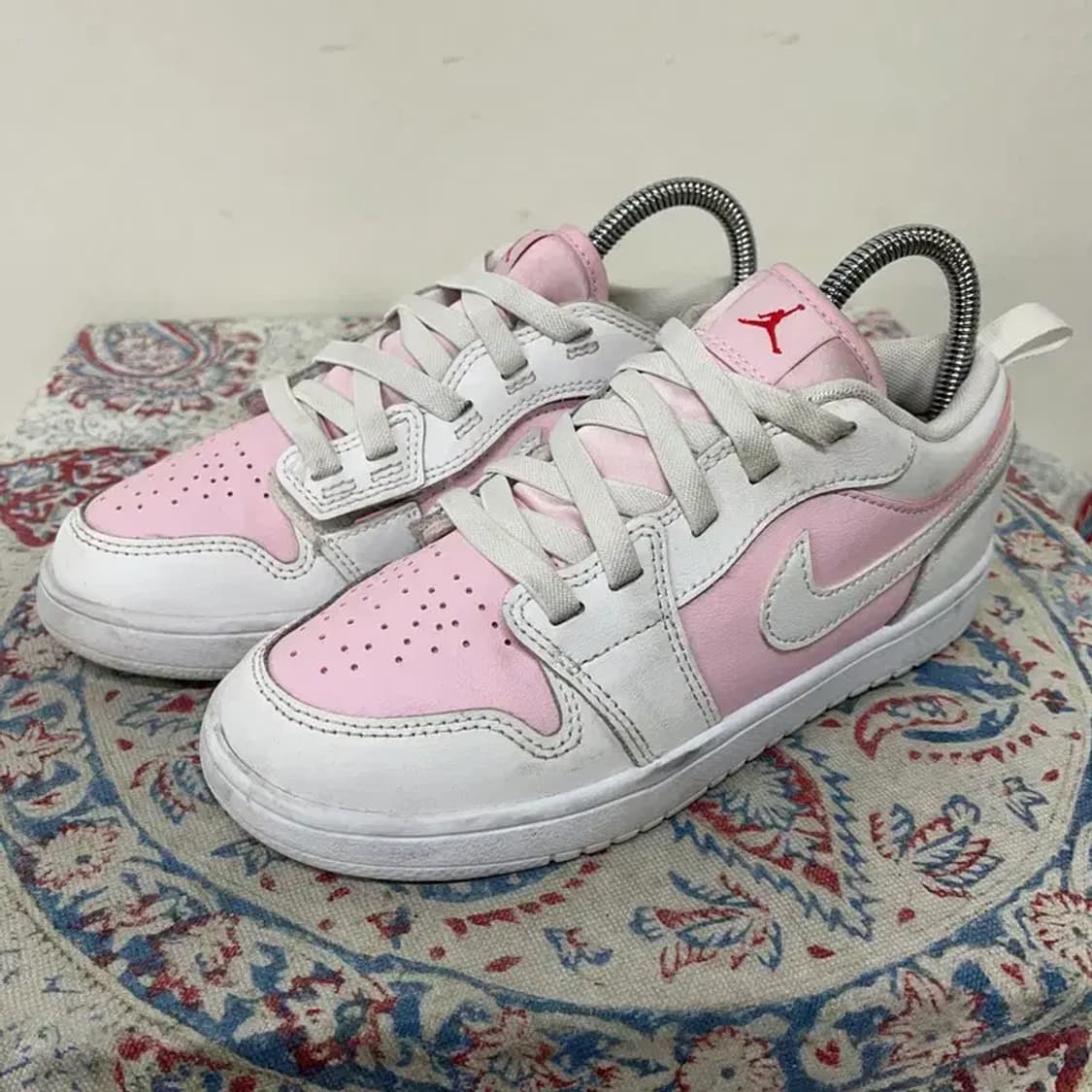 나이키 에어조던 1 로우 핑크 스니커즈 220 E01087 상품이미지1