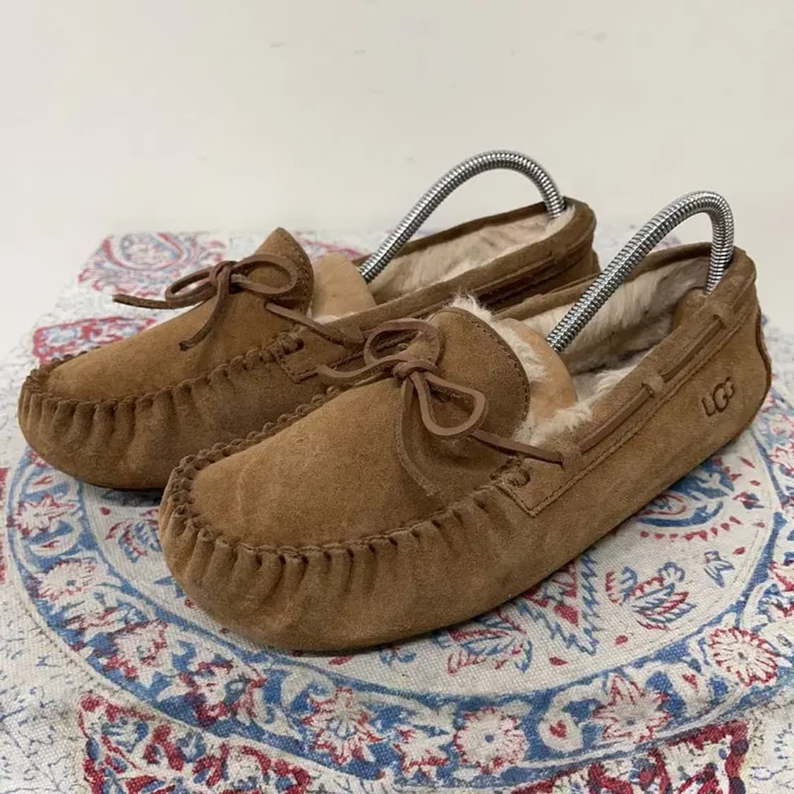 어그 UGG 다코타 모카신 털신발 방한화 235 E01093 상품이미지1