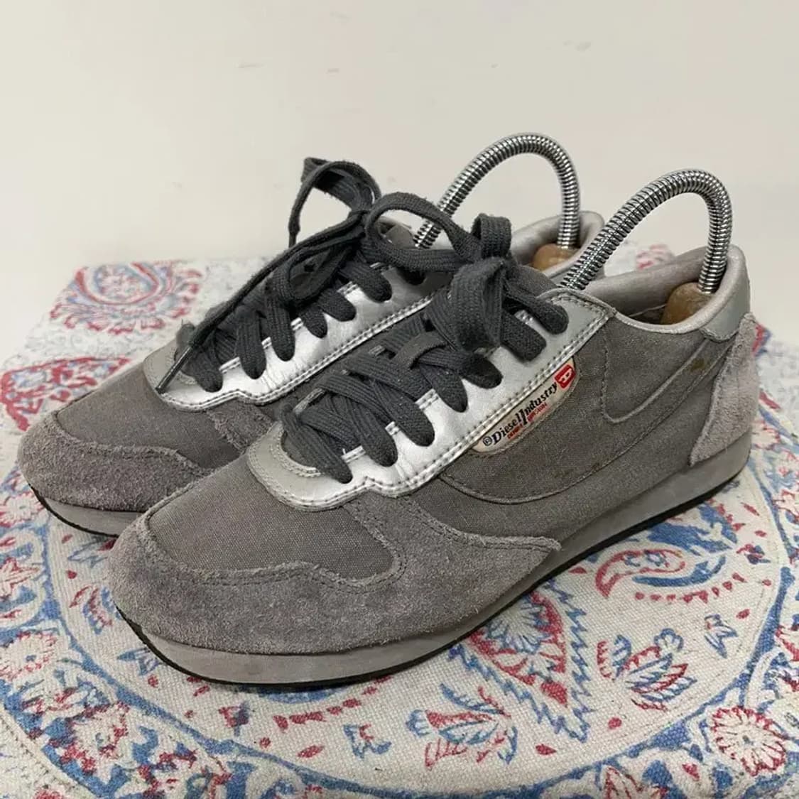 디젤 빈티지 로우 스니커즈 운동화 250 E01101 상품이미지1