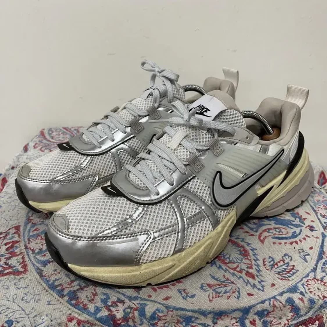 나이키 V2K 런 서밋 화이트 메탈릭 실버 스니커즈 280 E01119 상품이미지1