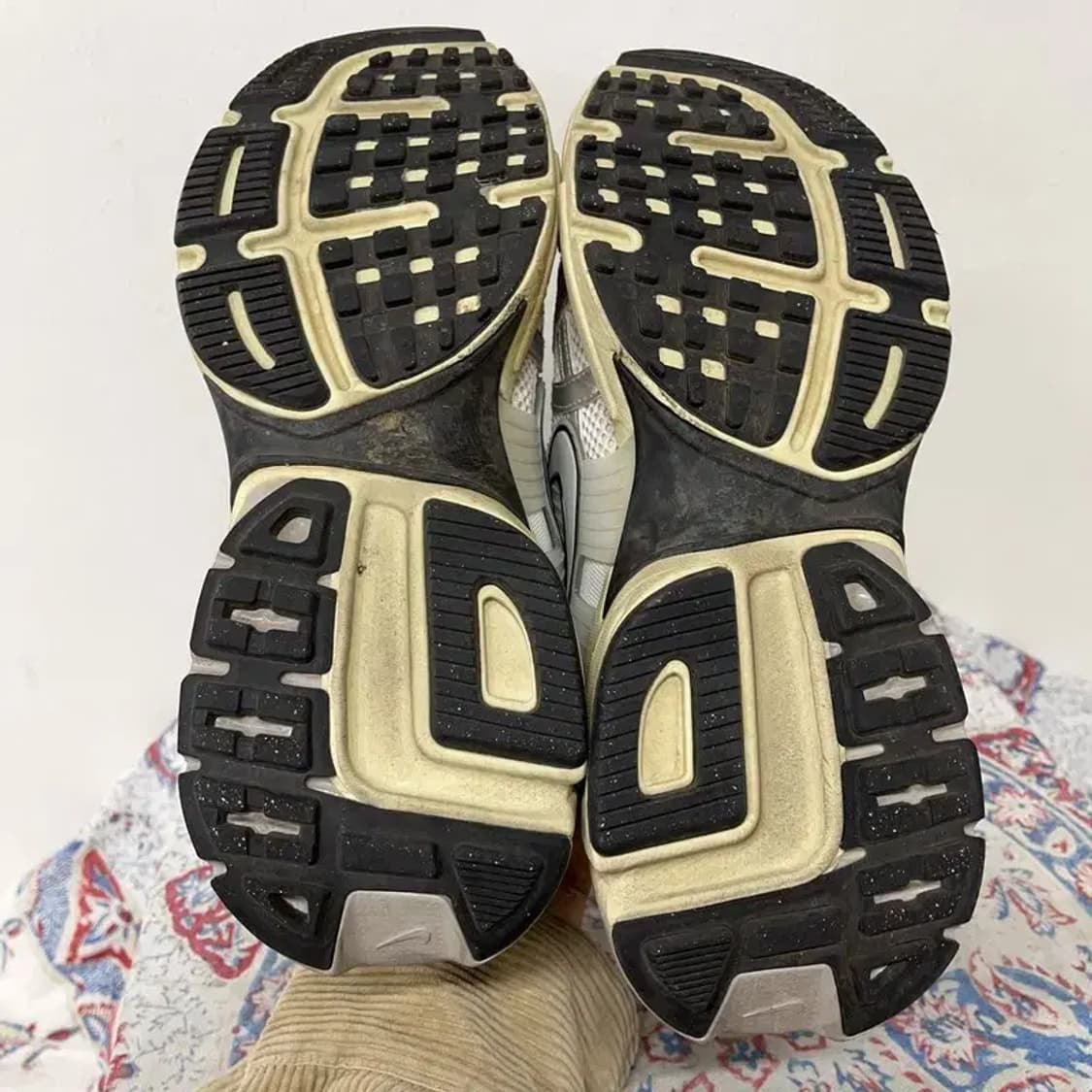 나이키 V2K 런 서밋 화이트 메탈릭 실버 스니커즈 280 E01119 상품이미지4