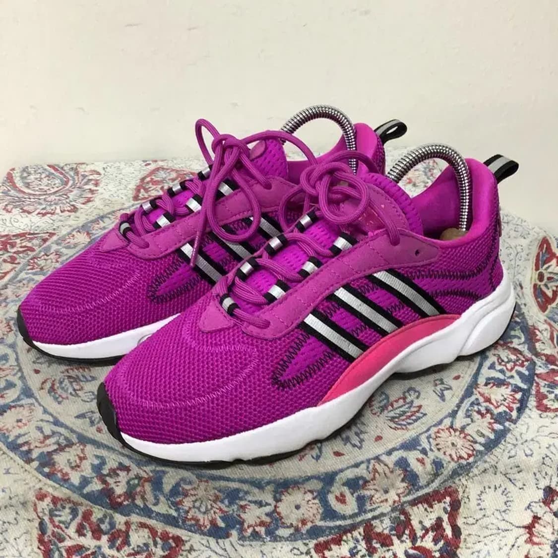 아디다스 하이위 스니커즈 운동화 230 E01136 상품이미지1