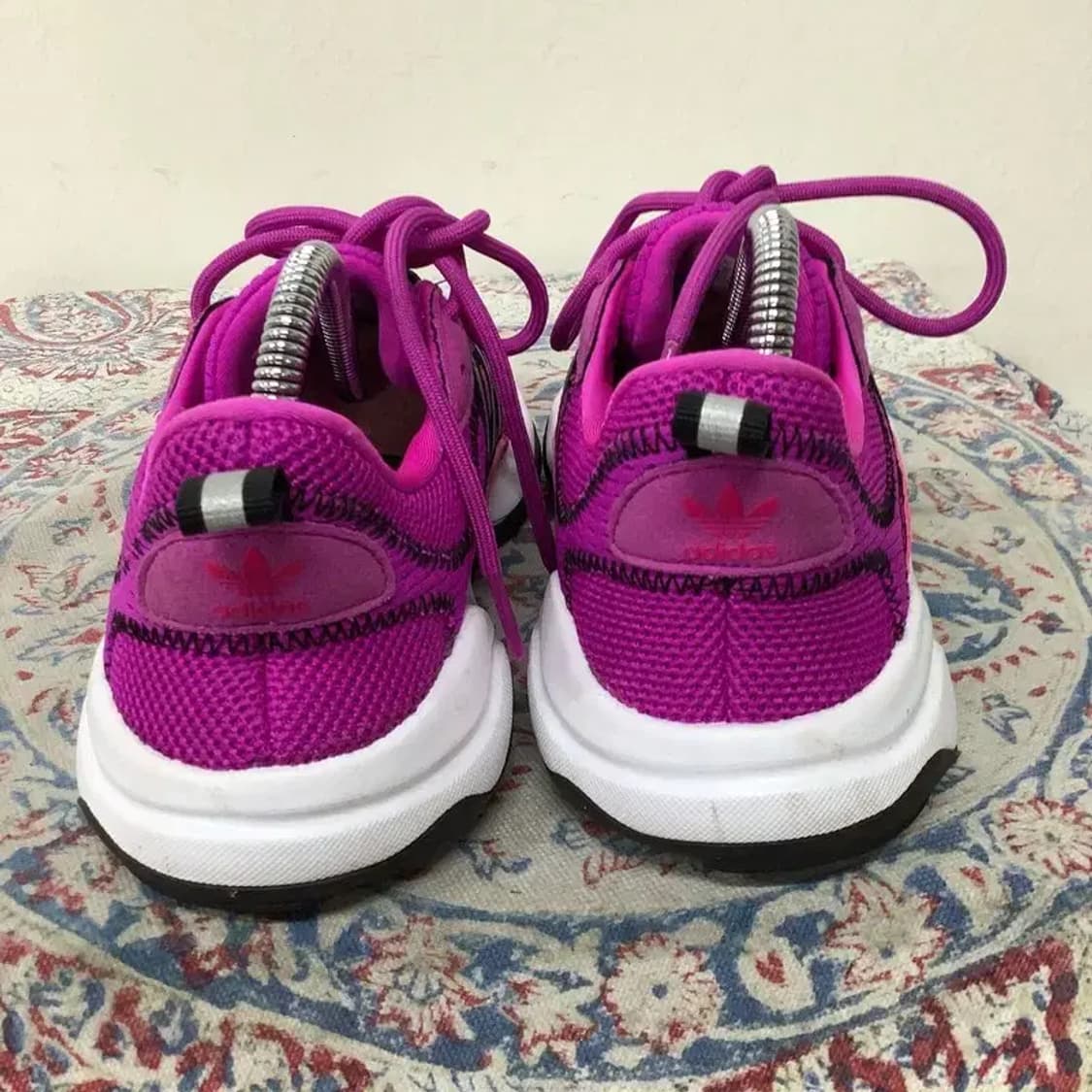 아디다스 하이위 스니커즈 운동화 230 E01136 상품이미지2