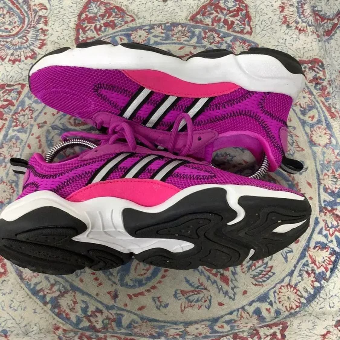 아디다스 하이위 스니커즈 운동화 230 E01136 상품이미지3