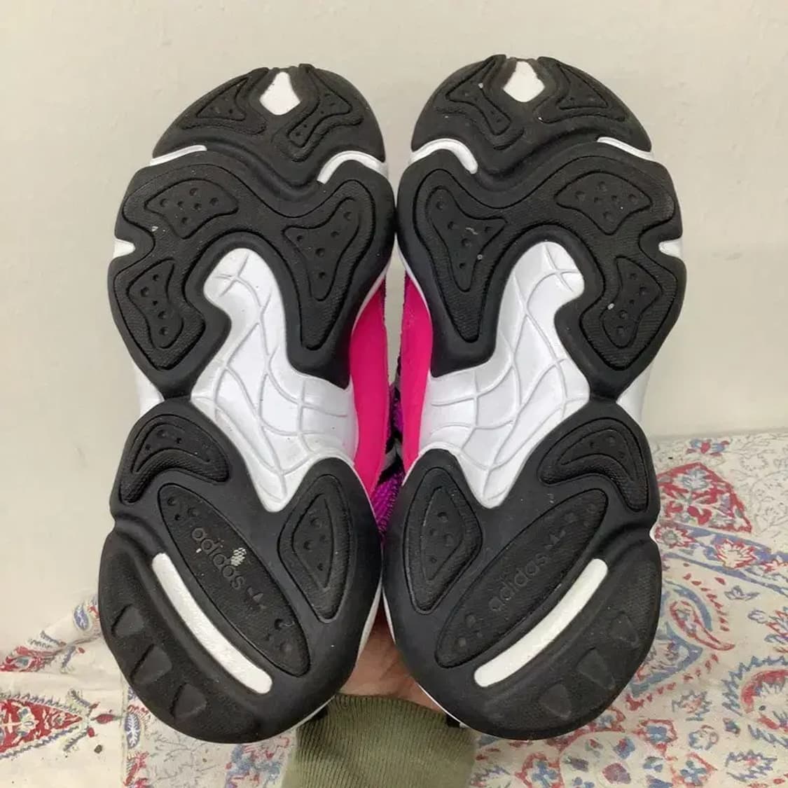 아디다스 하이위 스니커즈 운동화 230 E01136 상품이미지4