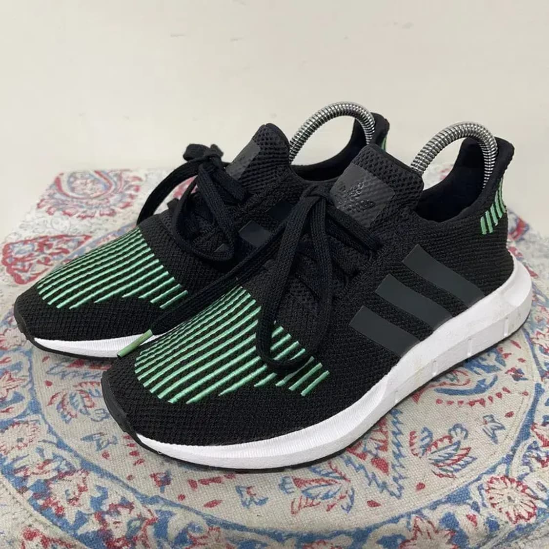 아디다스 스위프트런 런닝화 운동화 225 E01187 상품이미지1