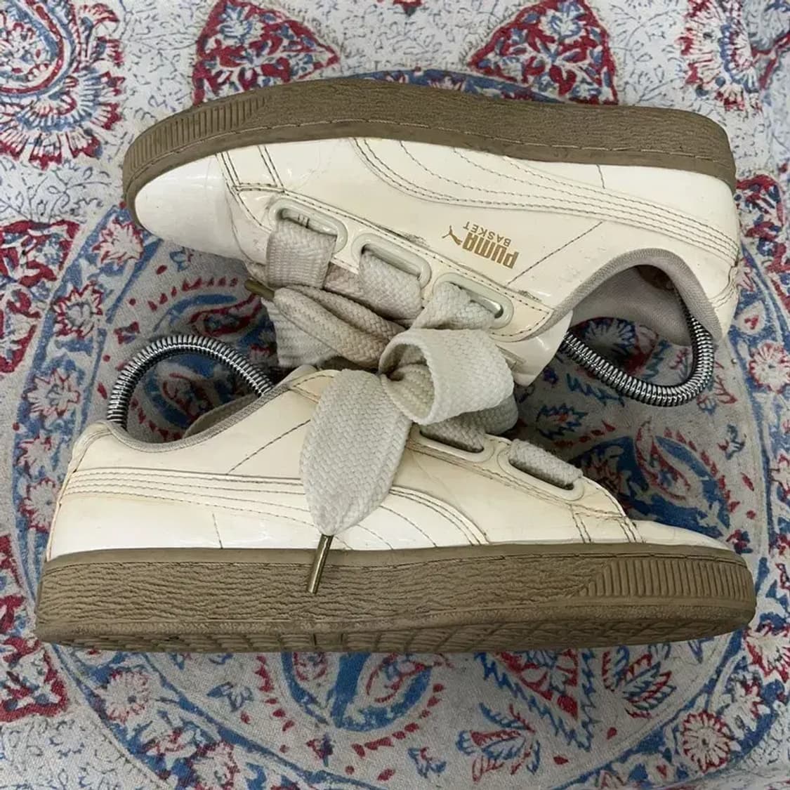 푸마 바스켓 하트 페이턴트 스니커즈 운동화 220 E01211 상품이미지3