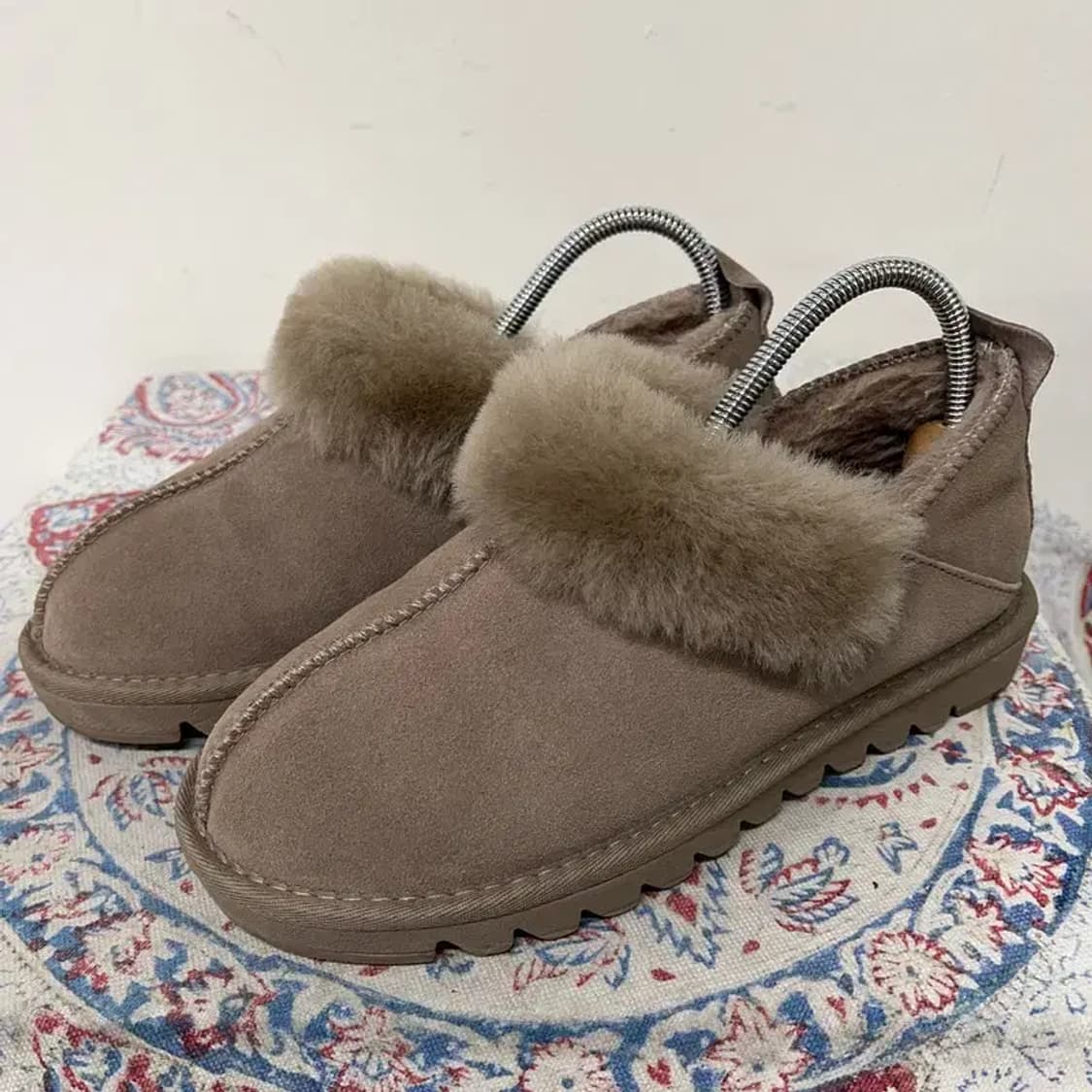 베어파우 위니 양털 슬립온 어그부츠 방한화 235 E01311 상품이미지1