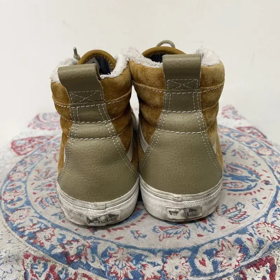 반스 스웨이드 털부츠 하이 스니커즈 270 E01346 상품이미지2