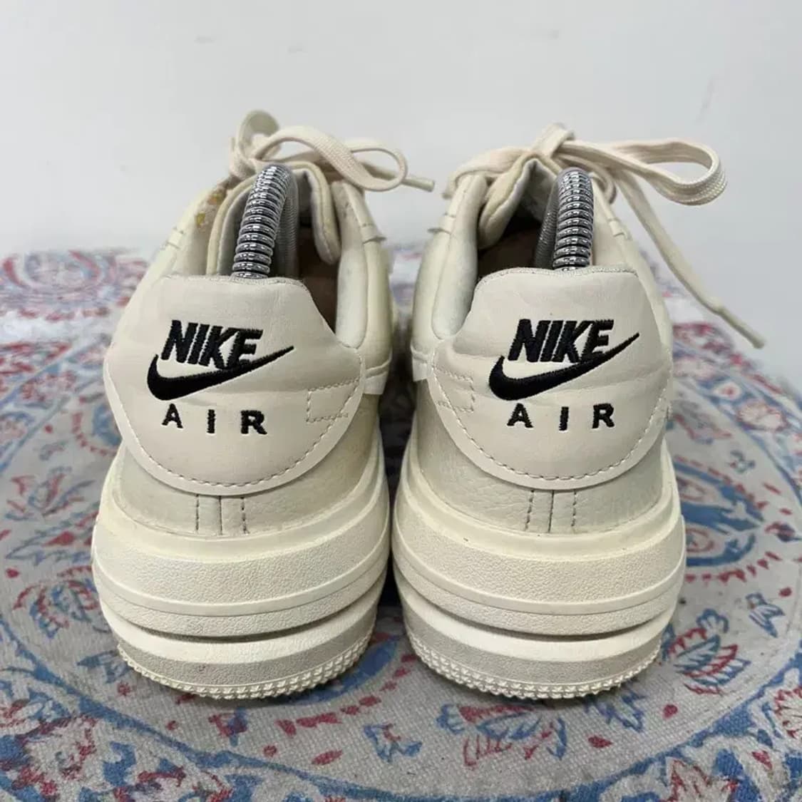 나이키 에어포스1 플랫폼 스니커즈 240 E01420 상품이미지2