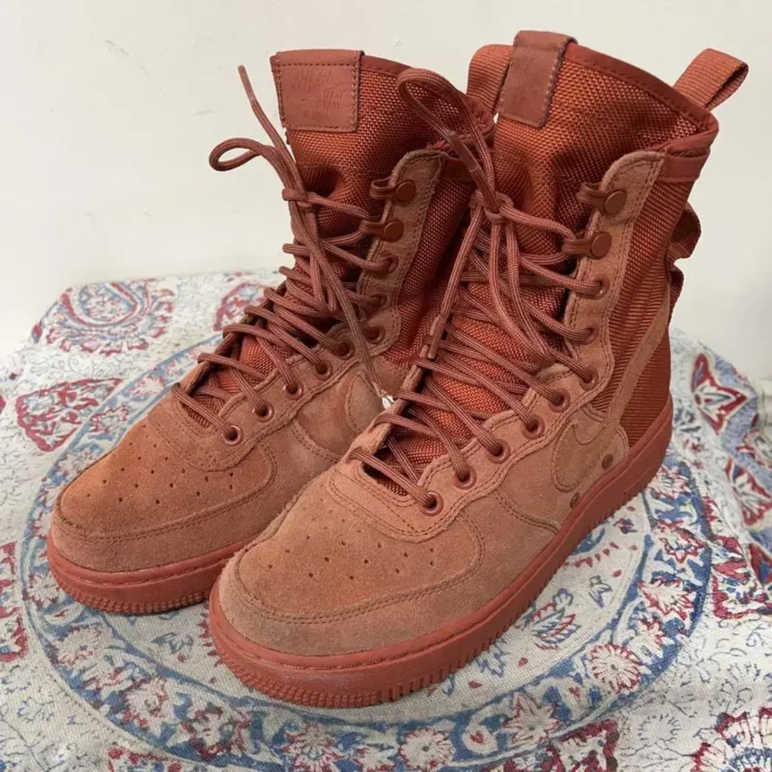 나이키 SF 에어포스 1 하이 더스티 피치 스니커즈 250 E01474 상품이미지1