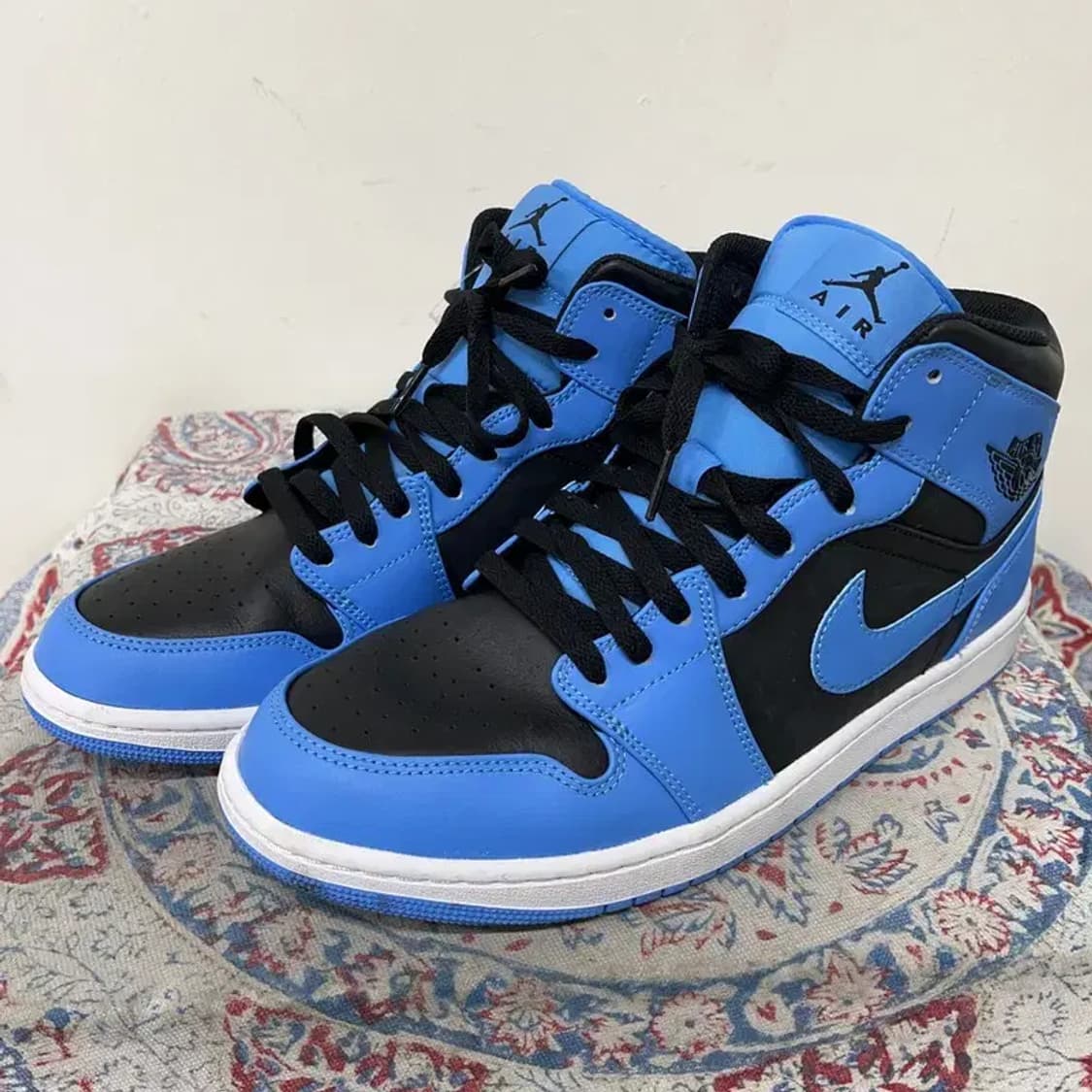 나이키 에어 조던 1 미드 유니버시티 블루 스니커즈 285 E01492 상품이미지1