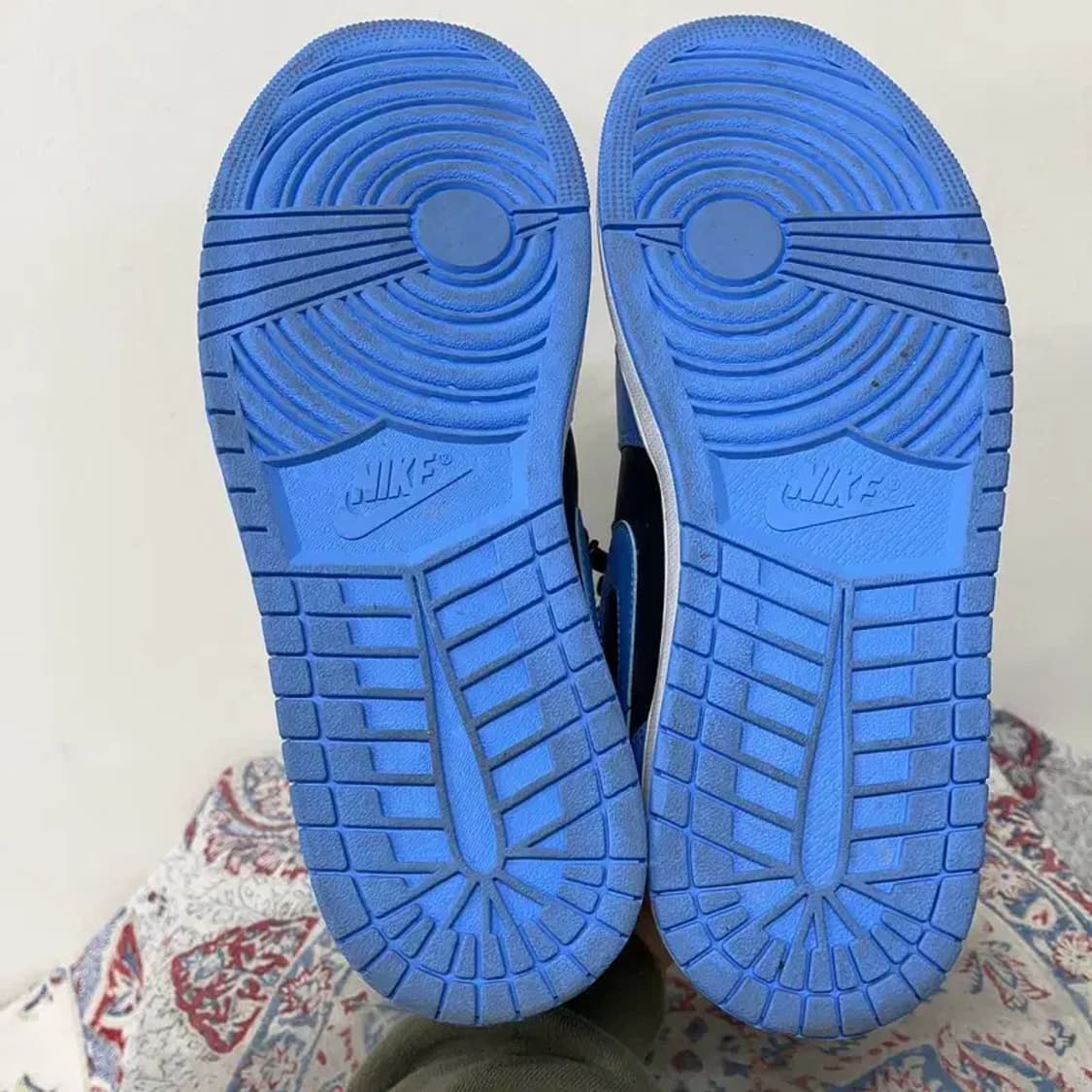 나이키 에어 조던 1 미드 유니버시티 블루 스니커즈 285 E01492 상품이미지4