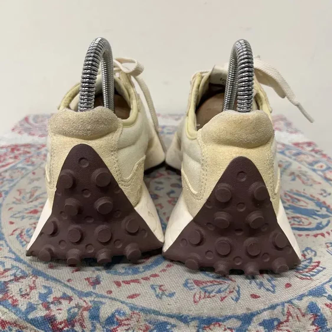 뉴발란스 327 베이지 스니커즈 220 E01496 상품이미지2