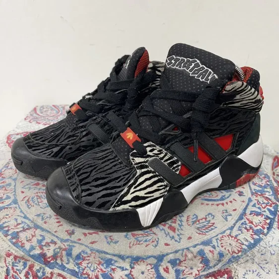 아디다스 스트리트볼 농구화 스니커즈 235 E01513 상품이미지1