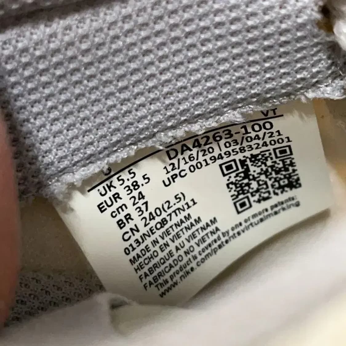 나이키 에어맥스 프리데이 퓨어 플래티넘 스니커즈 240 E01531 상품이미지5