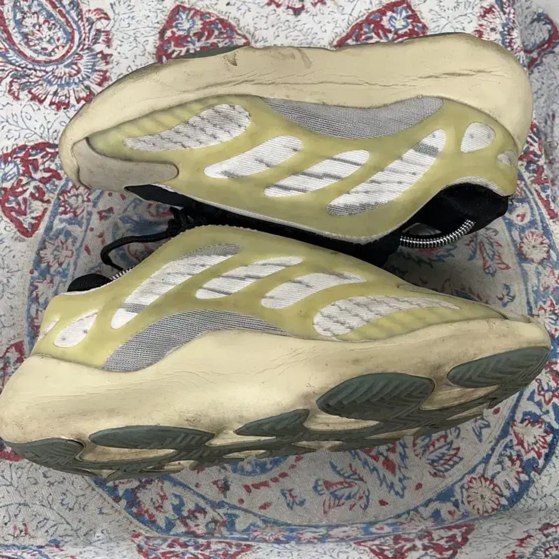 아디다스 이지 700 V3 이자엘 스니커즈 250 E01653 상품이미지3