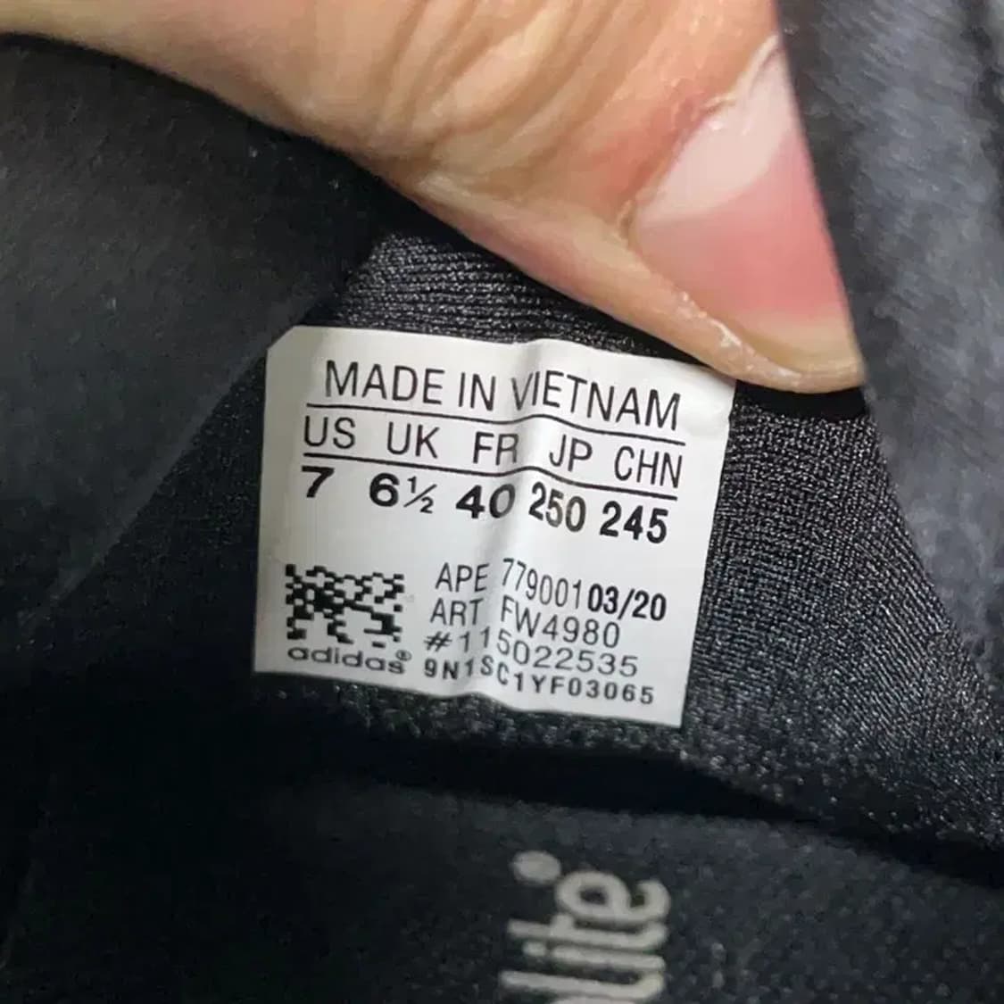 아디다스 이지 700 V3 이자엘 스니커즈 250 E01653 상품이미지5