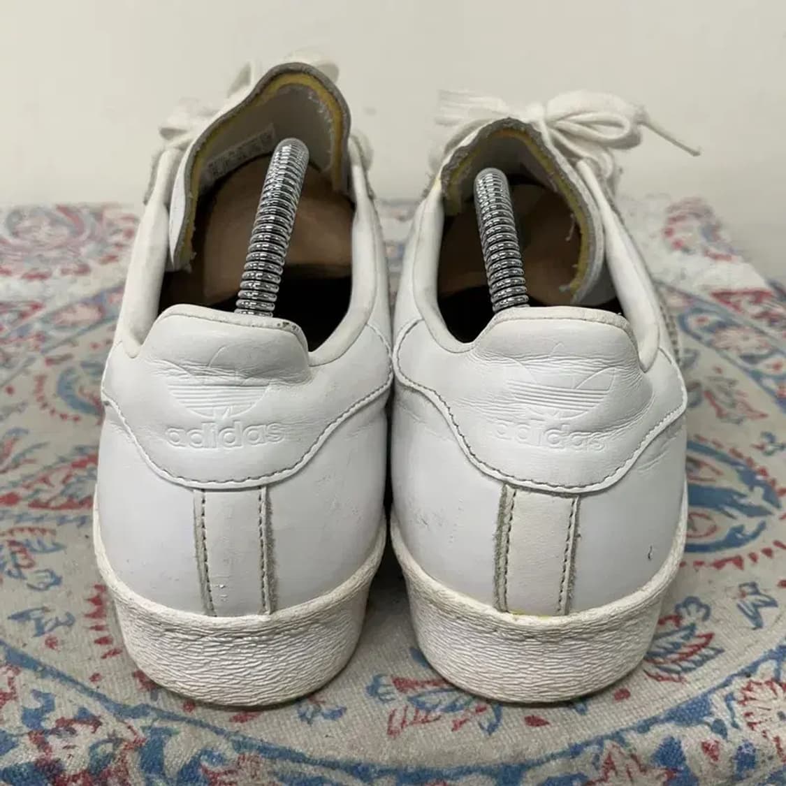 아디다스 슈퍼스타 80S 하프 하트 스니커즈 신발 250 E01657 상품이미지2