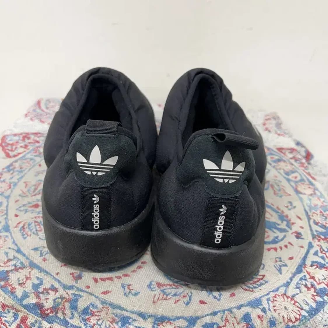 아디다스 퍼피렛 코어 블랙 슬립온 패딩신발 285 E01675 상품이미지2