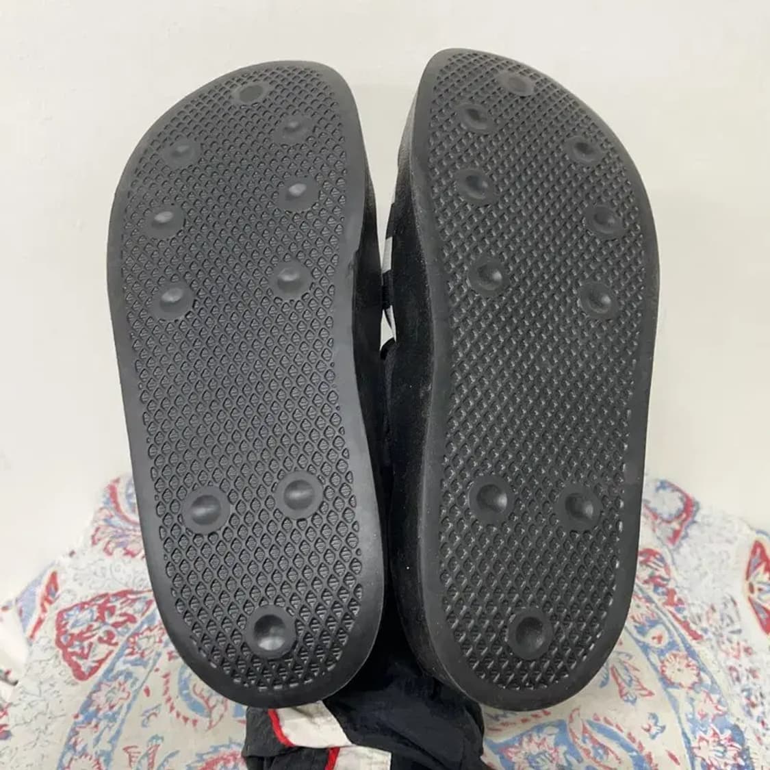 아디다스 퍼피렛 코어 블랙 슬립온 패딩신발 285 E01675 상품이미지4