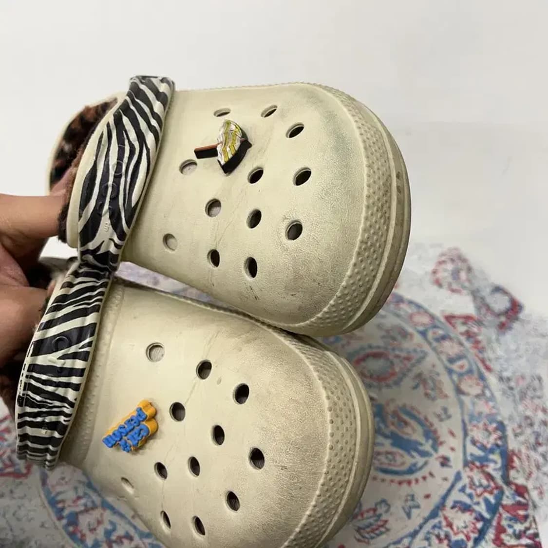 크록스 클래식 라인드 애니멀 리믹스 클로그 M7 E01685 상품이미지4